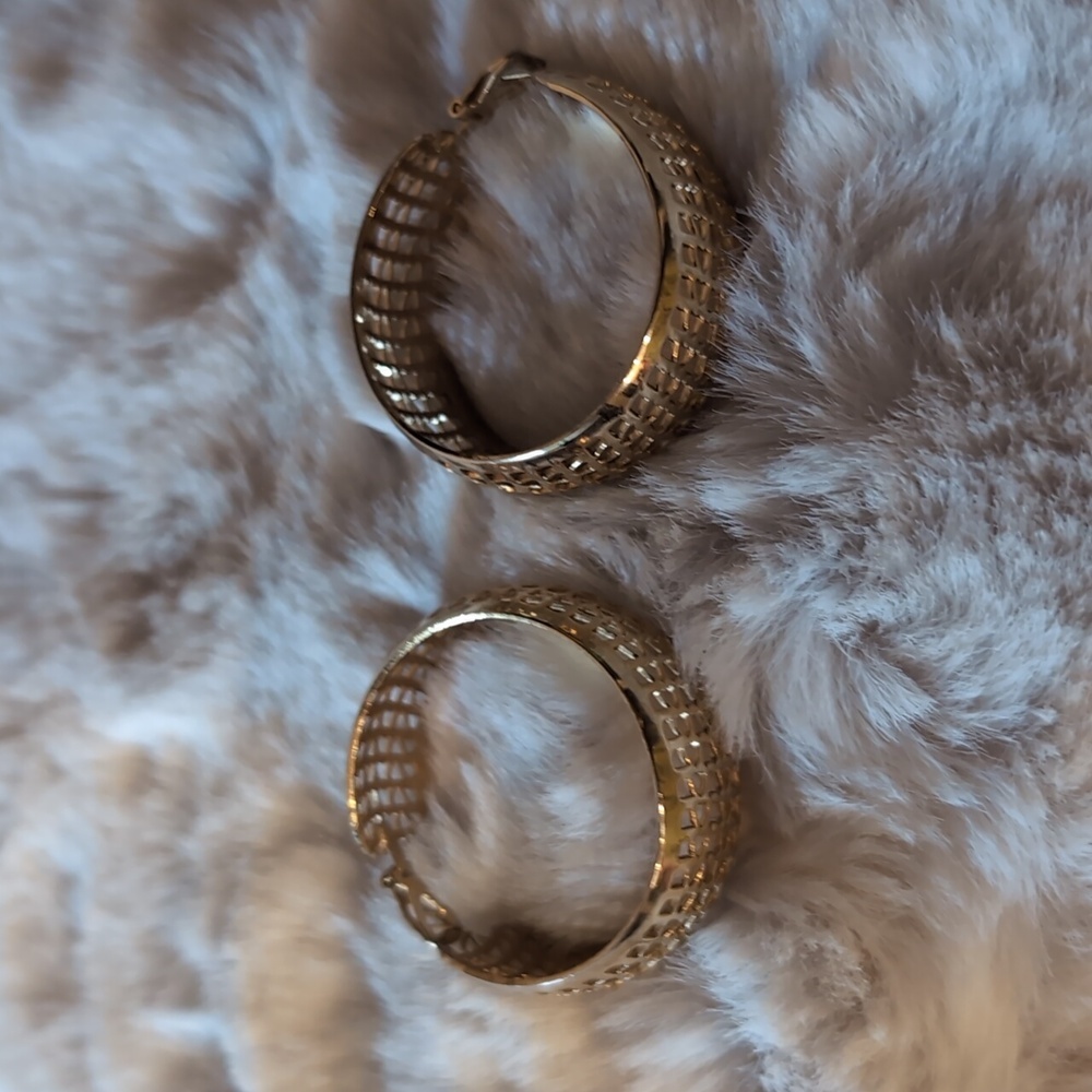 Vintage Gold Toned Hoop Earrings - Picture 8 of 10